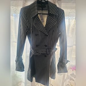 New with tags White house Black market Gingham Trench / Rain Coat